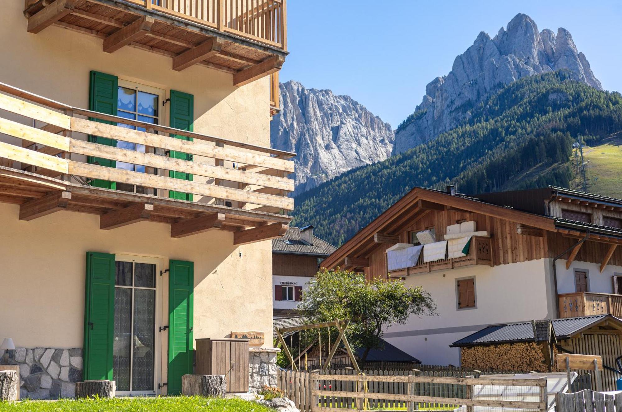 Hotel Majon De La Nona Pozza di Fassa Zewnętrze zdjęcie