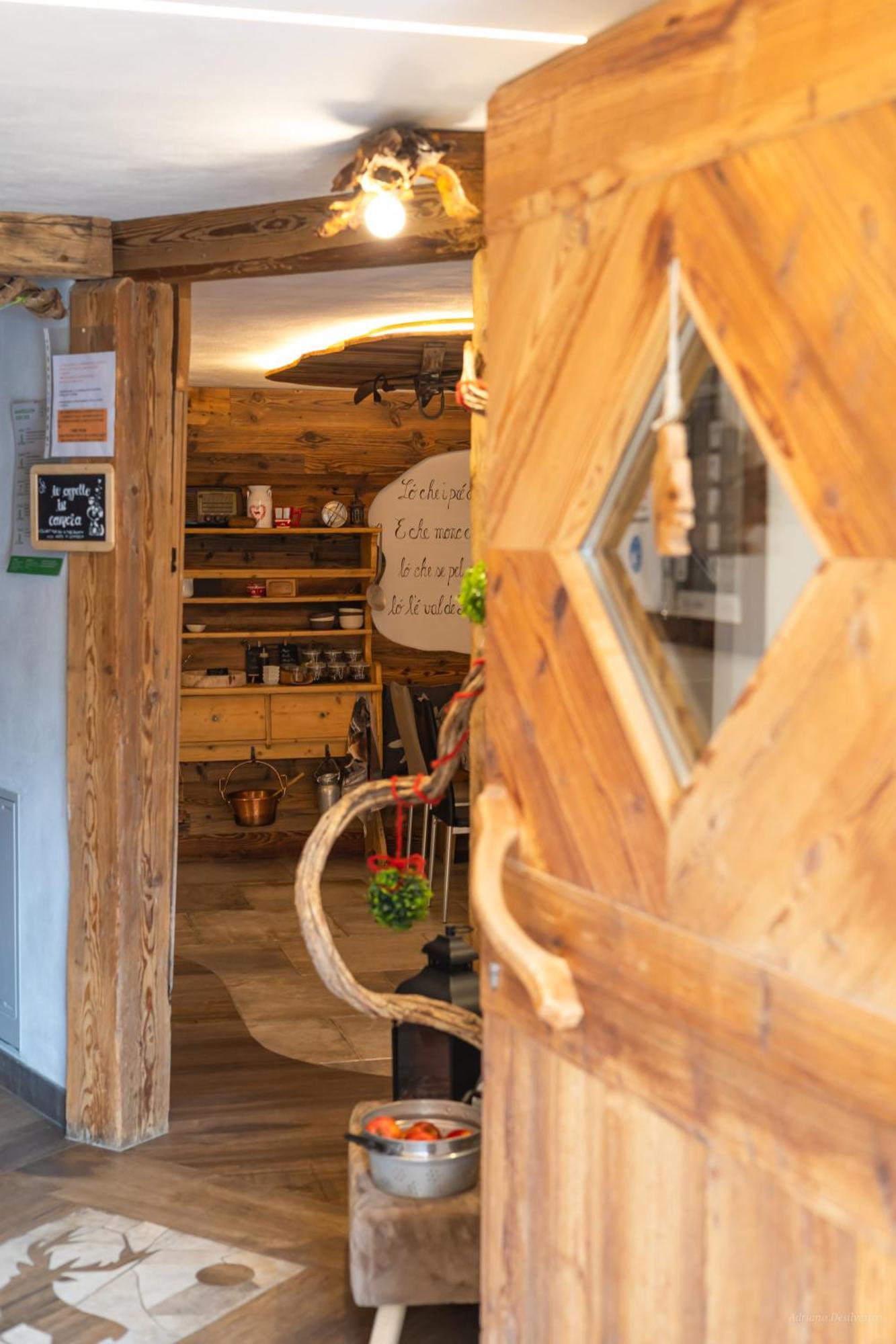 Hotel Majon De La Nona Pozza di Fassa Zewnętrze zdjęcie